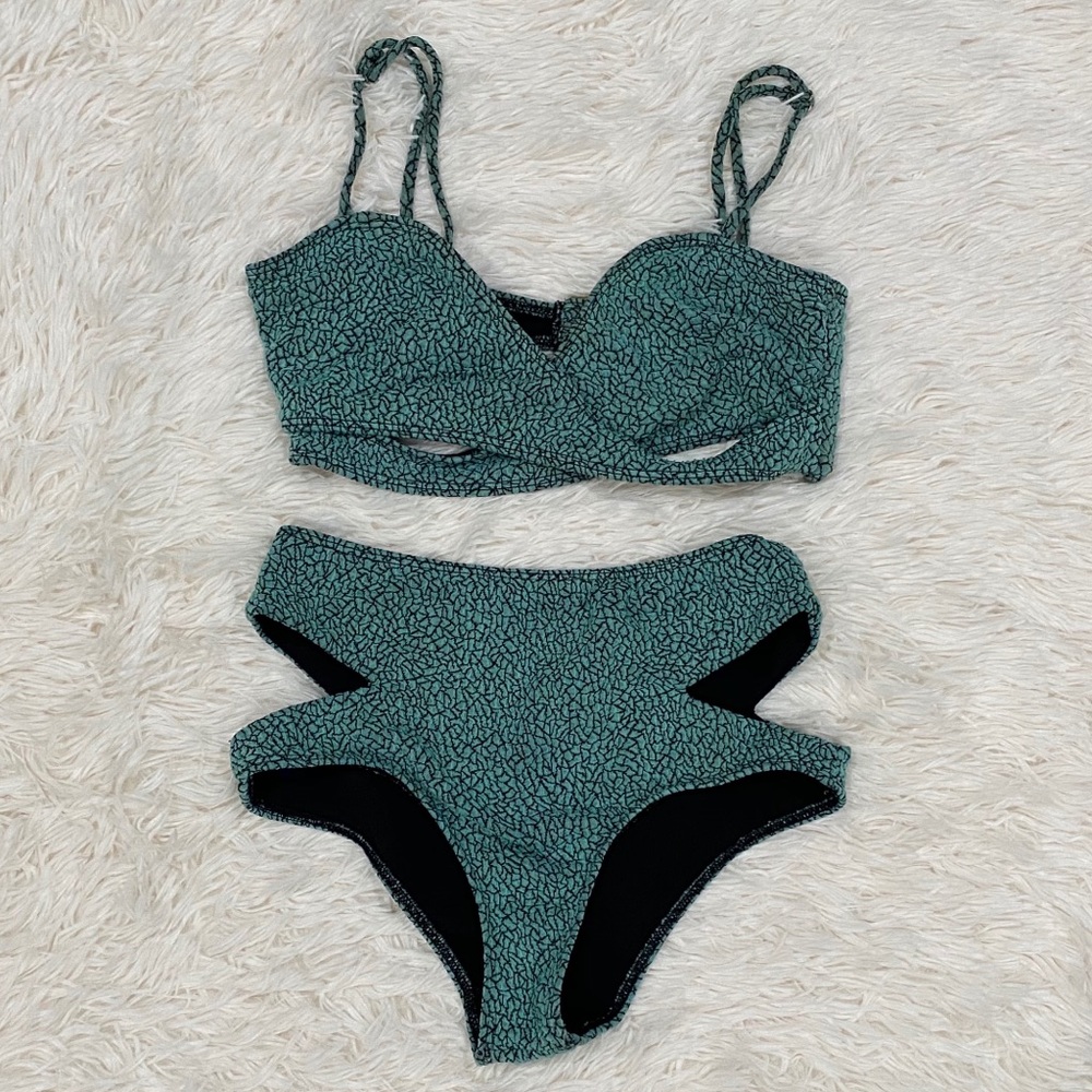 Beach Riot textured wrap bikini - Picture 4 of 7